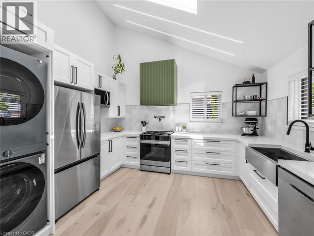 13 SWANHURST Boulevard  Mississauga, ON L5N 1B6