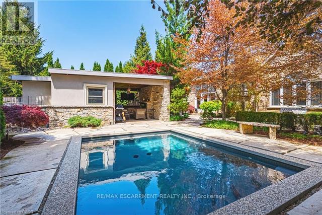 2178 BERWICK DRIVE  Burlington, ON L7M 5C2