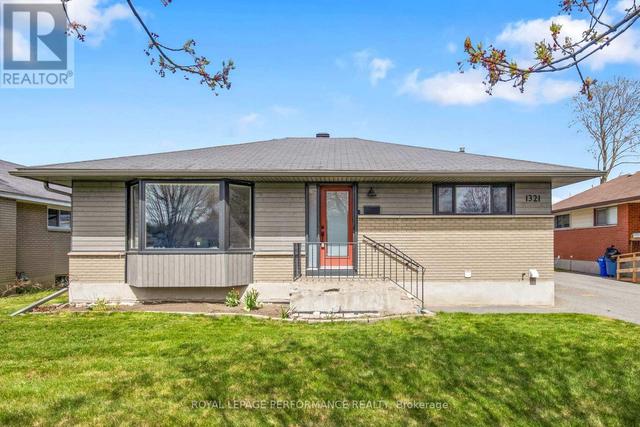 1321 RUSTIC DRIVE  Ottawa, ON K2C 2Y3