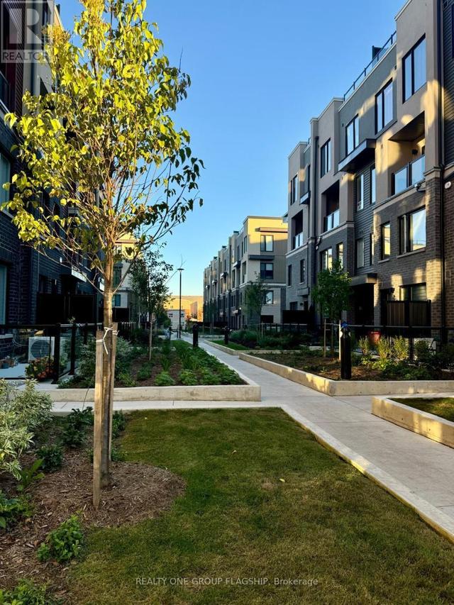 11 - 3421 RIDGEWAY DRIVE  Mississauga, ON L5L 5T3