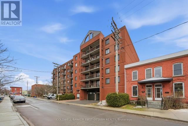 402 - 222 GUIGUES AVENUE  Ottawa, ON K1N 5J2
