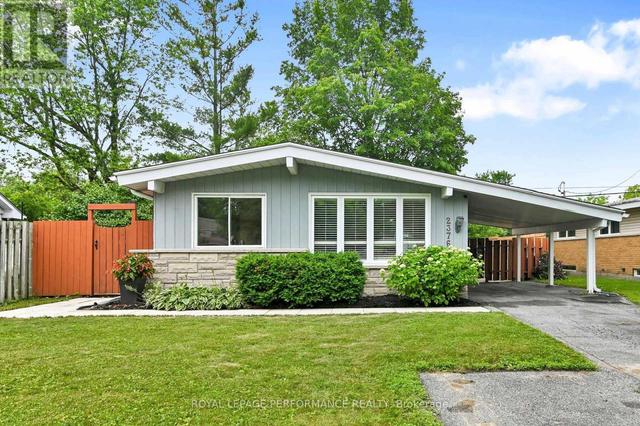 2376 URBANDALE DRIVE  Ottawa, ON K1G 3G6