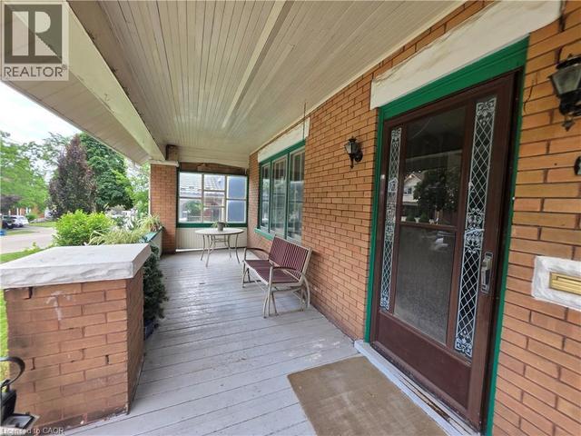 20 FAIRVIEW Avenue  Kitchener, ON N2H 3E8