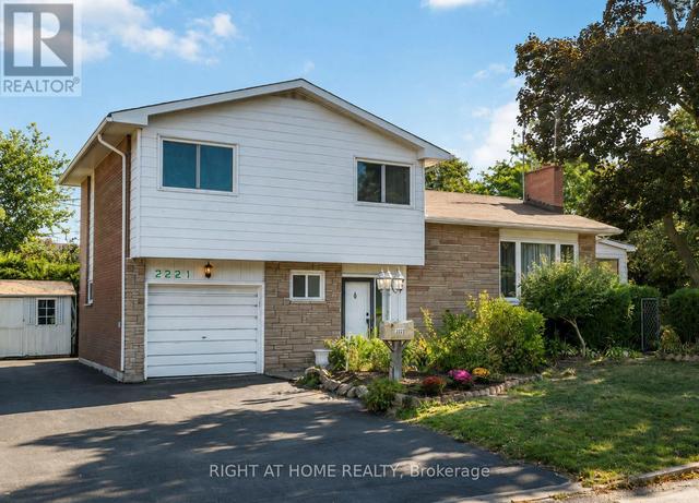 2221 CIRCLE PLACE  Ottawa, ON K1G 3E2
