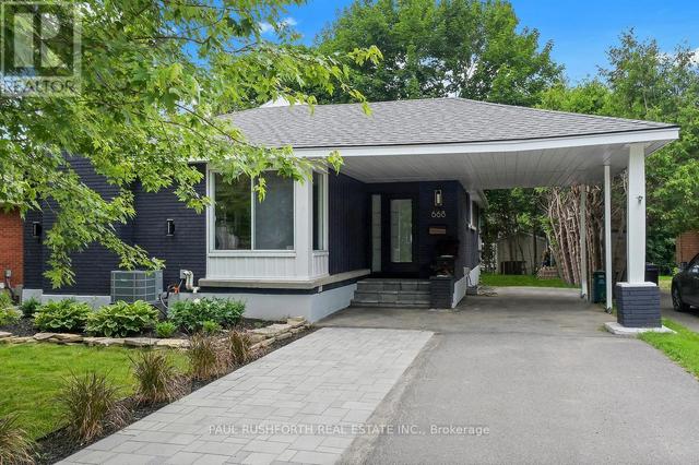 668 FRASER AVENUE  Ottawa, ON K2A 2R8