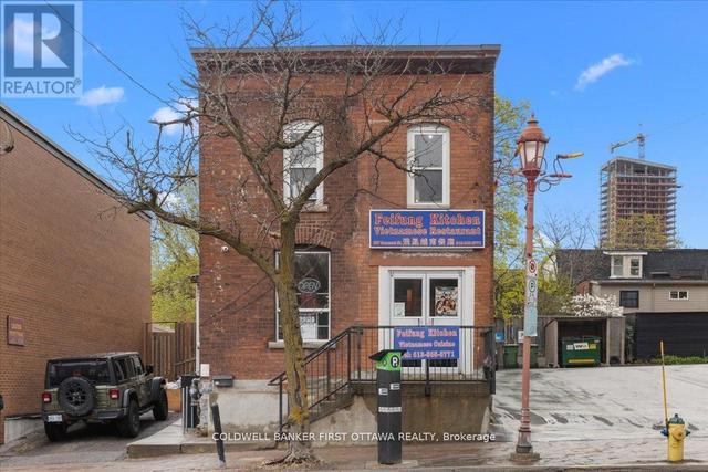 827 SOMERSET STREET W  Ottawa, ON K1R 6R4