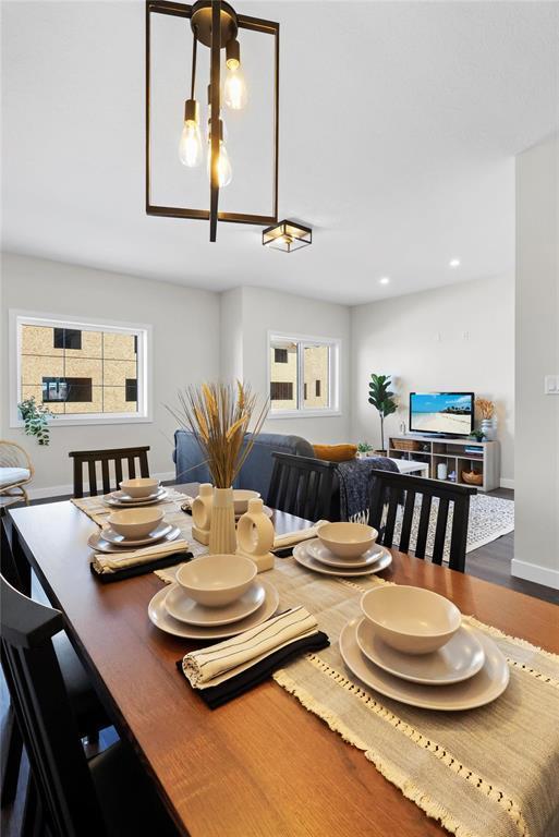 8 Woodridge Way, Brandon, MB 