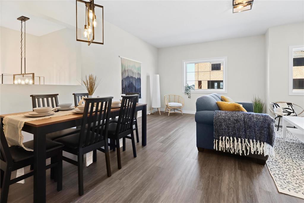 8 Woodridge Way, Brandon, MB 
