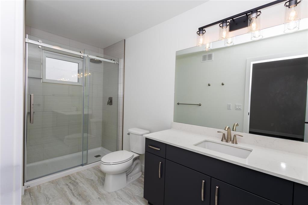 8 Woodridge Way, Brandon, MB 