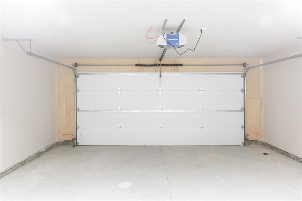 8 Woodridge Way, Brandon, MB 