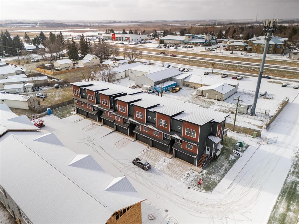 8 Woodridge Way, Brandon, MB 
