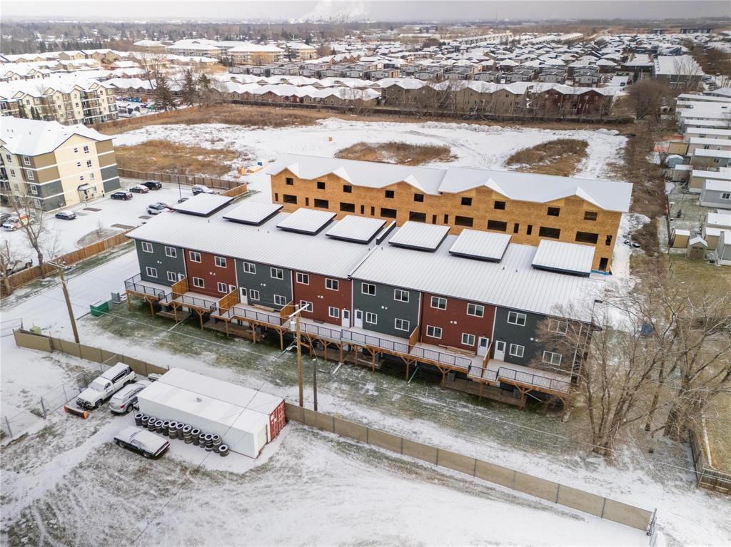 8 Woodridge Way, Brandon, MB 