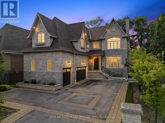 725 QUEENSWAY W  Mississauga, ON L5C 1A7