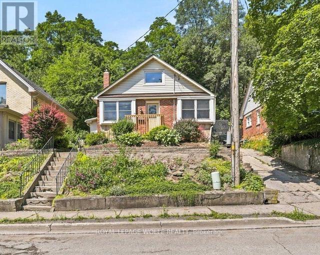 22 RAMORE STREET  Cambridge, ON N1S 2P8