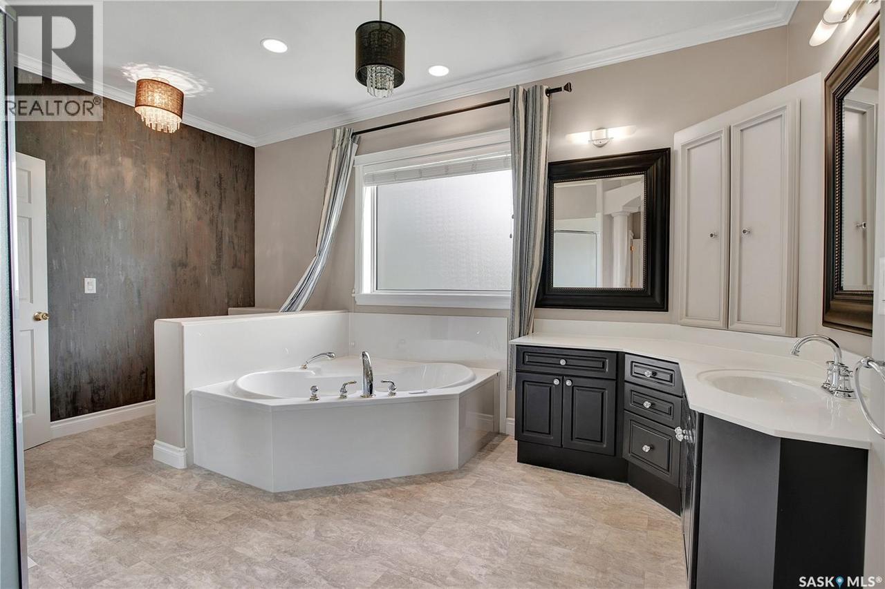 218 Horlick Crescent, Saskatoon, SK 