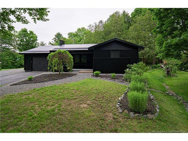 34 Simcoe CRT  Fredericton, NB E3B 2W9