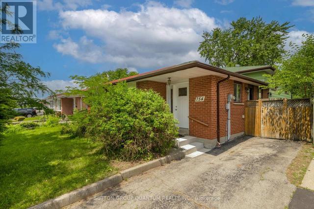 754 EAGLEMOUNT CRESCENT  Mississauga, ON L5C 1N9