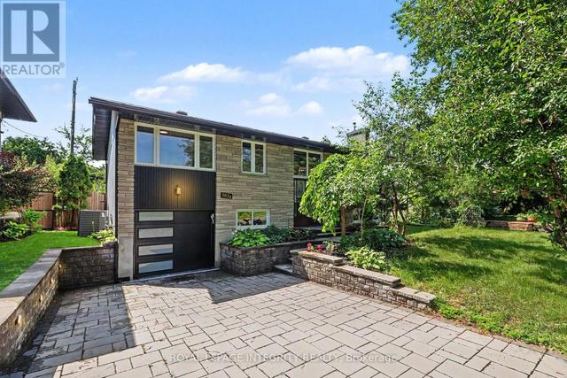1034 WALKLEY ROAD  Ottawa, ON K1V 6R2