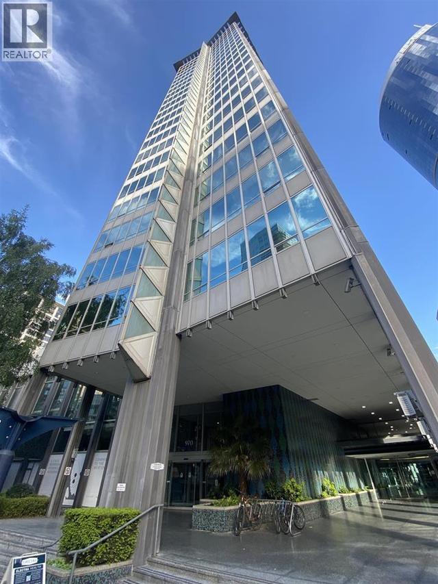 219 970 BURRARD STREET  Vancouver, BC V6Z 2R4