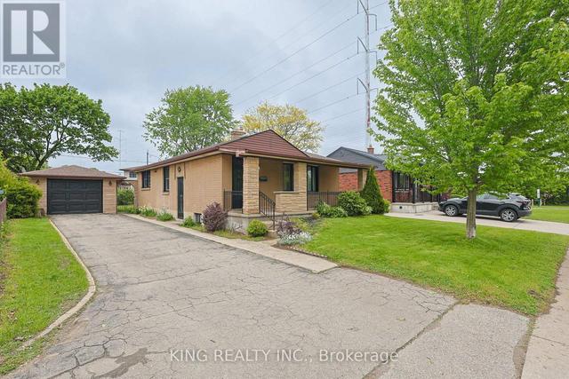 54 TWEEDSMUIR AVENUE  London East, ON N5W 1K7
