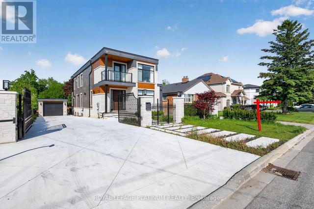 7 ARCH ROAD  Mississauga, ON L5M 1M4