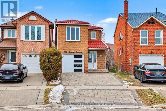 993 LUCERNE CRESCENT  Mississauga, ON L5C 3X6