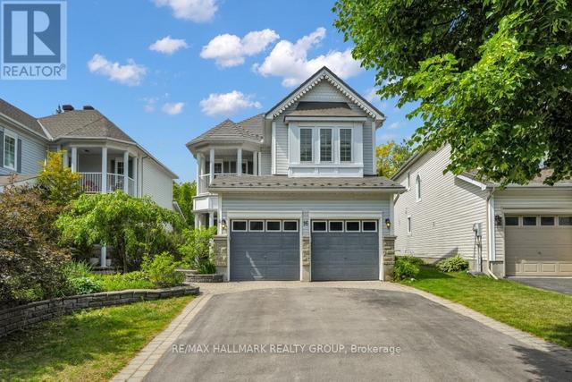 16 HEMLO CRESCENT  Ottawa, ON K2T 1C7