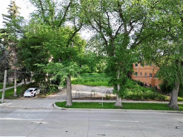 123 Mayfair Avenue  Winnipeg, MB R3L 0A1