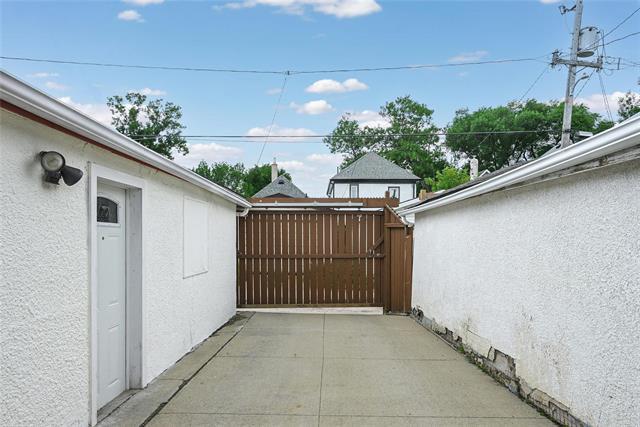 404 Beverley St, Winnipeg, MB 