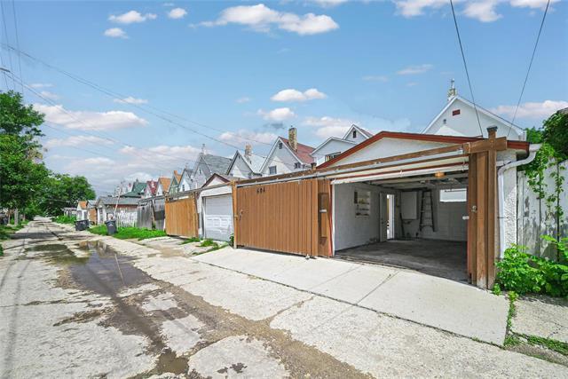 404 Beverley St, Winnipeg, MB 
