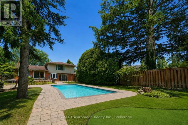 195 WILTON STREET  Burlington (Roseland), ON L7N 1V8