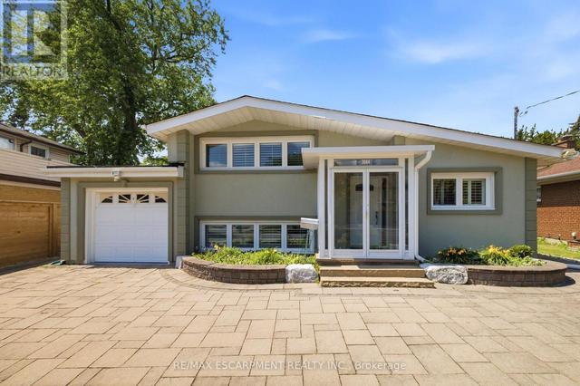 3084 CONSTITUTION BOULEVARD  Mississauga, ON L4Y 2Z2