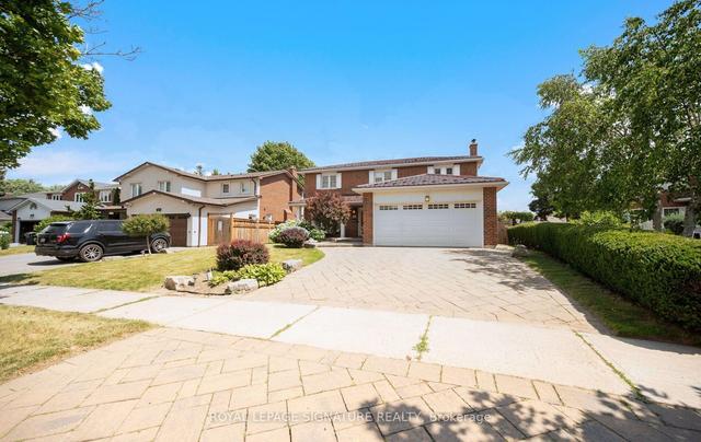 1892 Beechknoll Avenue  Mississauga, ON L4W 2G3
