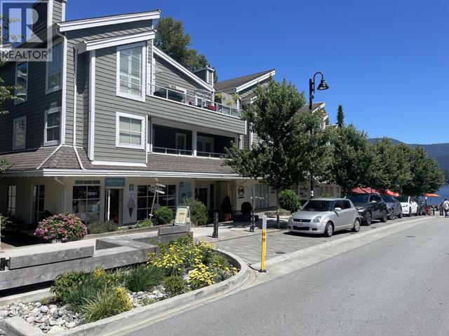 106C 4390 GALLANT AVENUE  North Vancouver, BC V7G 1L2