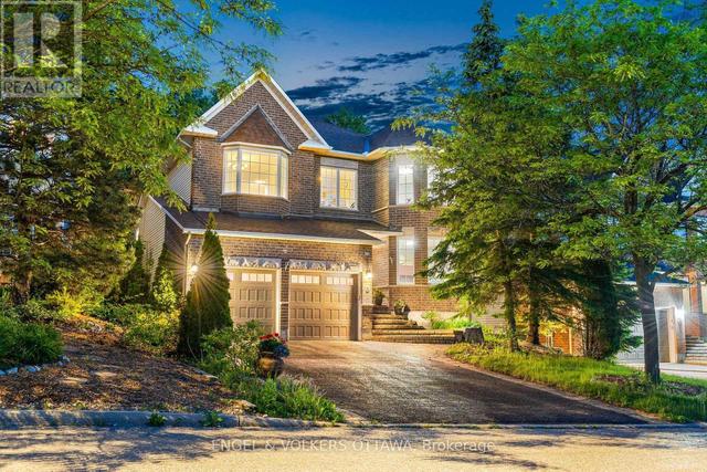 8 GLENRILL PLACE  Ottawa, ON K2M 2T6
