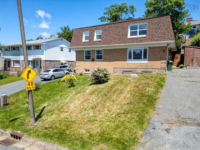 48 Regal Road  Dartmouth, NS B2W 4H6