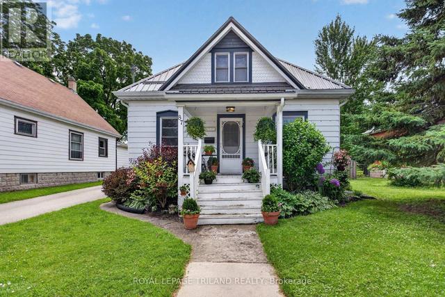 87 CHESTNUT STREET  St. Thomas, ON N5R 2B1