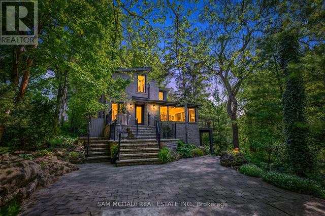 1273 QUEEN VICTORIA AVENUE  Mississauga, ON L5H 3H2