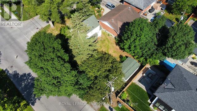 637 WINDERMERE AVENUE  Ottawa, ON K2A 2W7