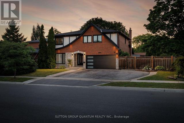 1883 BOUGH BEECHES BOULEVARD  Mississauga, ON L4W 2J8