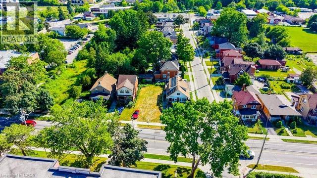 153 COURTLAND Avenue E  Kitchener, ON N2G 2V2
