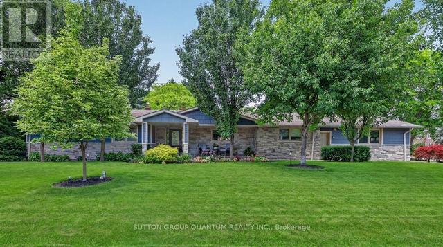 2233 ONEIDA CRESCENT  Mississauga, ON L5C 1V7