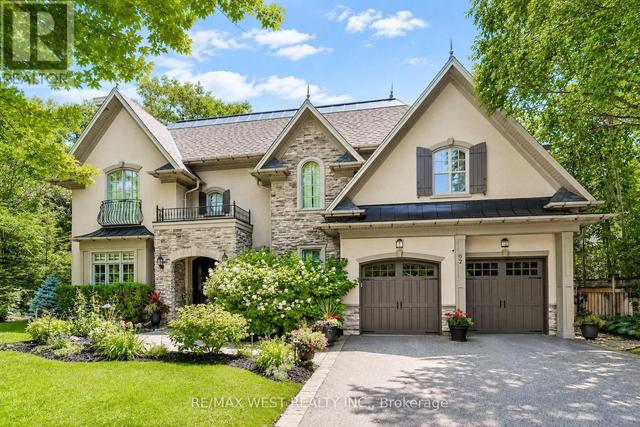 92 PINETREE WAY  Mississauga, ON L5G 2R1