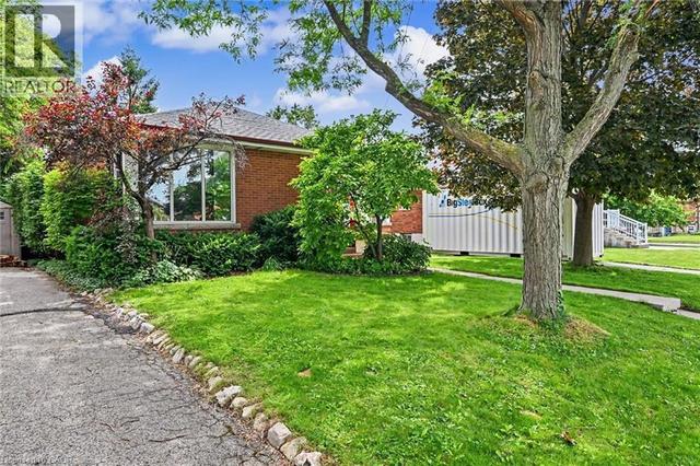 56 EVERTON Place  Hamilton, ON L8T 1G7