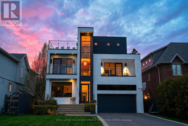 647 MONTBECK CRESCENT  Mississauga, ON L5G 1P1
