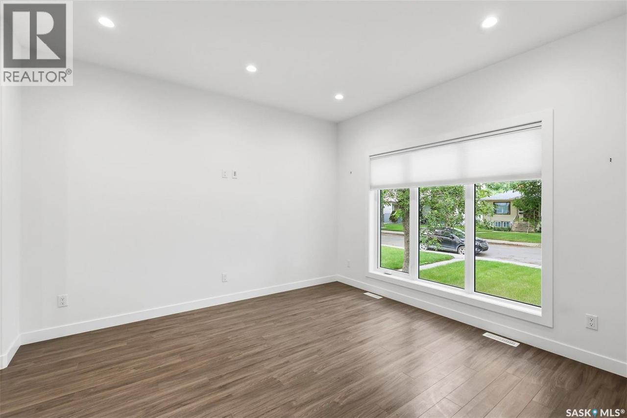 1402 Wiggins Avenue S, Saskatoon, SK - Indoor Photo Showing Other Room