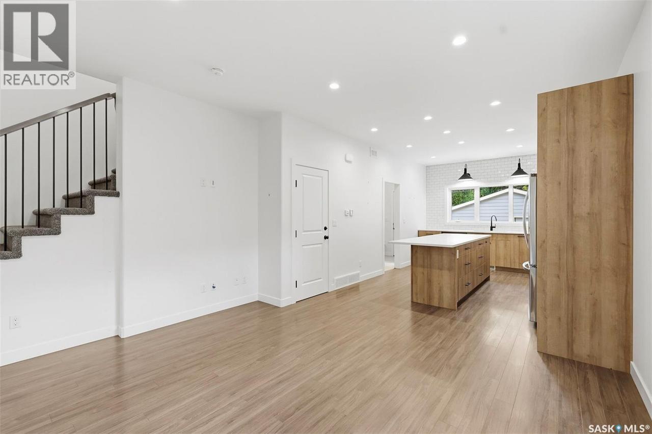 1402 Wiggins Avenue S, Saskatoon, SK - Indoor Photo Showing Other Room