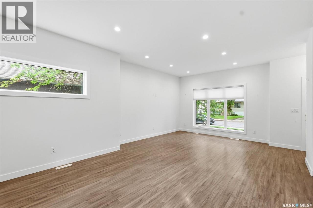 1402 Wiggins Avenue S, Saskatoon, SK - Indoor Photo Showing Other Room
