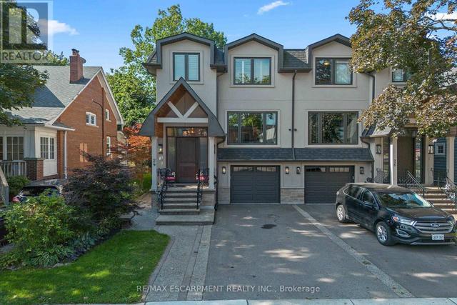 24 CAYUGA AVENUE  Mississauga, ON L5G 3S7