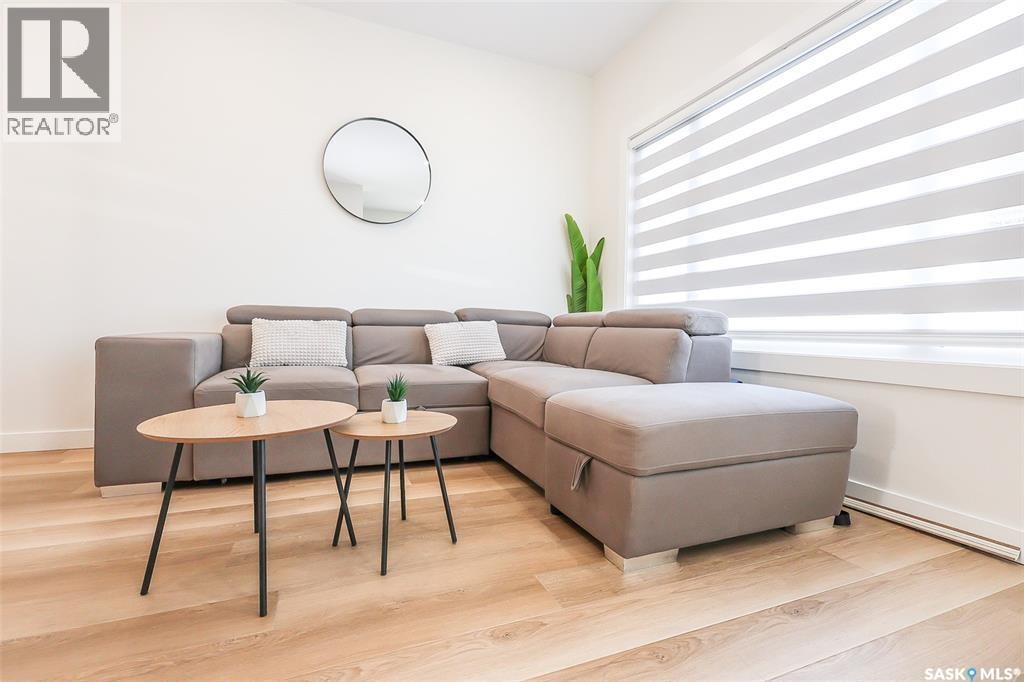 1543 Richardson Road, Saskatoon, SK - Indoor Photo Showing Living Room